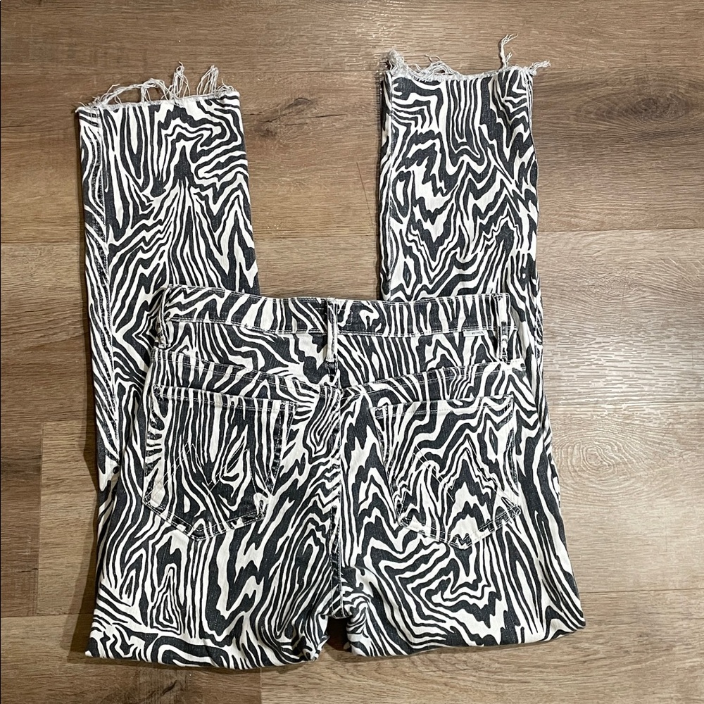 MOTHER High Waisted Rascal Ankle Frey in 'Hoofin It' White and Black Pattern - Picture 11 of 16